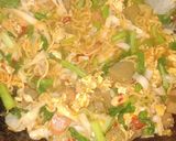 Foto langkah ke 6 dari resep Seblak (SaBaSoMie) Sayur Baso Sosis Mie.