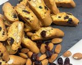 Φωτογραφία βήματος 5 της συνταγής Biscotti με άρωμα πορτοκαλιού, αμύγδαλα και cranberries