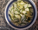 Foto del paso 1 de la receta: Mini tortilla de patata con calabacín y brócoli 🥒 🥔 🥦. 🧅🧄