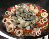 Foto del paso 4 de la receta: Arroz con cuerpos de centollo o cangrejo, cigalas, almejas y calamar