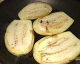 Foto del paso 1 de la receta: Berenjenas asadas con tomate y albahaca