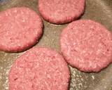 Burger with scamorza, pancetta and caramelised onions recipe step 3 photo