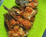 Foto langkah ke 4 dari resep Lele penyet sambel kencur.