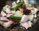 A picture of step 2 of Stir fried veggies stuffed in capsicum gravy.