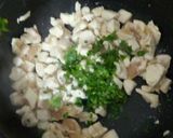 Foto del paso 3 de la receta: Ravioles con crema pollo y perejil facilísimo