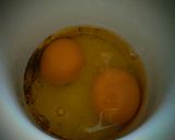 Foto del paso 3 de la receta: Huevos a la taza sobre galleta de arroz integral y quinua!!💕
