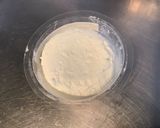 Une image de l'étape 4 de Salade de concombres marinés au chèvre frais, citron, oignon rouge et persil.