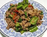 รูปขั้นตอนการทำที่ 3 ของ กะเพราเนื้อผสมหมู