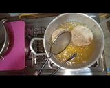 A picture of step 4 of Daal kachori or paratha.
