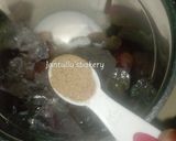 A picture of step 2 of Grapes milkshake.