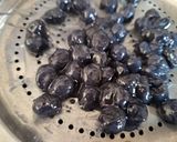 A picture of step 5 of Butterfly pea boba tea.