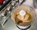 Une image de l'étape 8 de Sauce salade épicée à l'oignon rouge et persil.