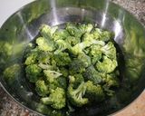 Hình bước làm 1 của món Mỳ Fusilli Với Broccoli Sốt Kem
