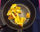 Foto del paso 2 de la receta: Pechuga de pavo rebozada con salsa de vino