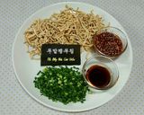 Hình bước làm 1 của món Nộm Củ Cải Khô 무말랭무침