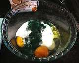 Foto del paso 1 de la receta: Buñuelos con alga espirulina en 10 minutos