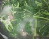 Foto langkah ke 3 dari resep Sup bayam hati ayam.
