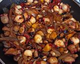 Foto langkah ke 5 dari resep 🐙 Nakji Bokkeum (Gurita Tumis ala Korea).
