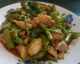 รูปขั้นตอนการทำที่ 5 ของ ผัดพริกแกงผักบุ้งไก่