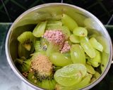 A picture of step 3 of Kiwi Grapes Smoothie.