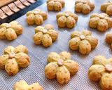 Hình bước làm 5 của món 💚 Bánh Cookies Hạnh Nhân Hình Hoa Mai 🌸