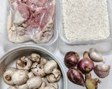 Foto langkah ke 1 dari resep Nasi Tim Ayam Jamur.