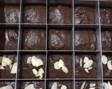 Foto langkah ke 4 dari resep Shiny Brownies - Sourdough Discard.