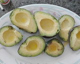 Foto del paso 3 de la receta: Aguacates rellenos de atún de lata😋