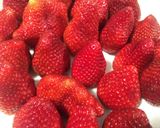 Foto del paso 1 de la receta Tarta de fresas con nata y frutos del bosque