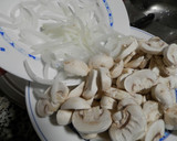 Foto del paso 1 de la receta: Hojaldre de champiñones y queso