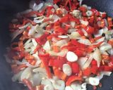 Foto del paso 2 de la receta Fideos con cazón, almejas y gambas en amarillo