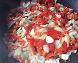 Foto del paso 2 de la receta: Fideos con cazón, almejas y gambas en amarillo