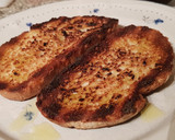 Foto del paso 6 de la receta: Tostadas de Pan con Aguacate y Queso de Cabra