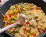 Une image de l'étape 26 de Poulet au lait de coco et poivrons.