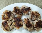 Foto del paso 7 de la receta: Brocheta de langostinos y figatells de calamar con picadillo de almendra