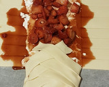 Foto del paso 9 de la receta: "The Mummy". Hojaldre relleno de queso fresco y fresas con miel
