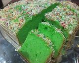 Foto langkah ke 5 dari resep Bolu tape pandan keju.