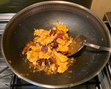 Foto langkah ke 3 dari resep Lapchiong Telur Tumis Tomat (Non Halal).