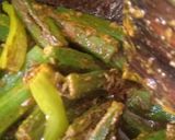 A picture of step 4 of Masala bhindi.