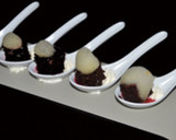 Foto del paso 10 de la receta: Bizcocho de remolacha y chocolate sobre culis de frambuesas