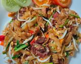 Foto langkah ke 4 dari resep Kwetiaw Goreng Char Siu.