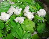 Hình bước làm 2 của món Canh cải rổ nấu nấm thịt xay