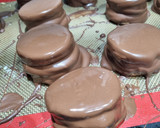 Foto del paso 6 de la receta: SÚPER ALFAJORES DE CHOCOLATE ❤️