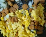 Foto langkah ke 2 dari resep Orak Arik Telur Sosis Mommylicious.