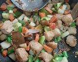 A picture of step 2 of Veg Tawa Pulao.