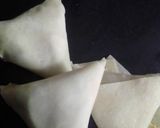 A picture of step 3 of Warqi samosa.