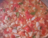 Foto del paso 4 de la receta: Frijoles de la olla mexicanos 🇲🇽 a mi estilo. Barajitas con jitomate 🍅🧅 cebolla y cilantro