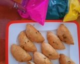 मावा गुजिया (mawa gujiya recipe in Hindi) रेसिपी चरण 5 फोटो