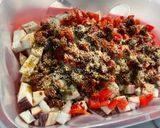 Une image de l'étape 10 de Aubergine et poivron aux tomates confites, coriandre et épices.