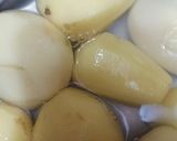 A picture of step 1 of Tari wale Aloo.